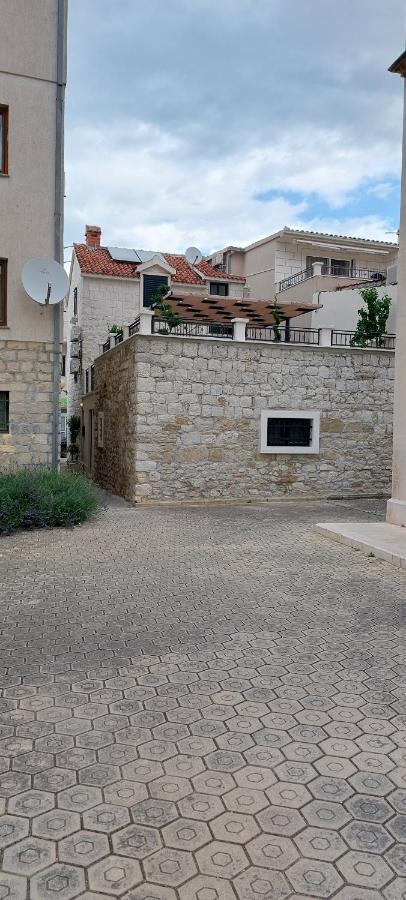 Apartments Villa Mira Kaštela Eksteriør bilde