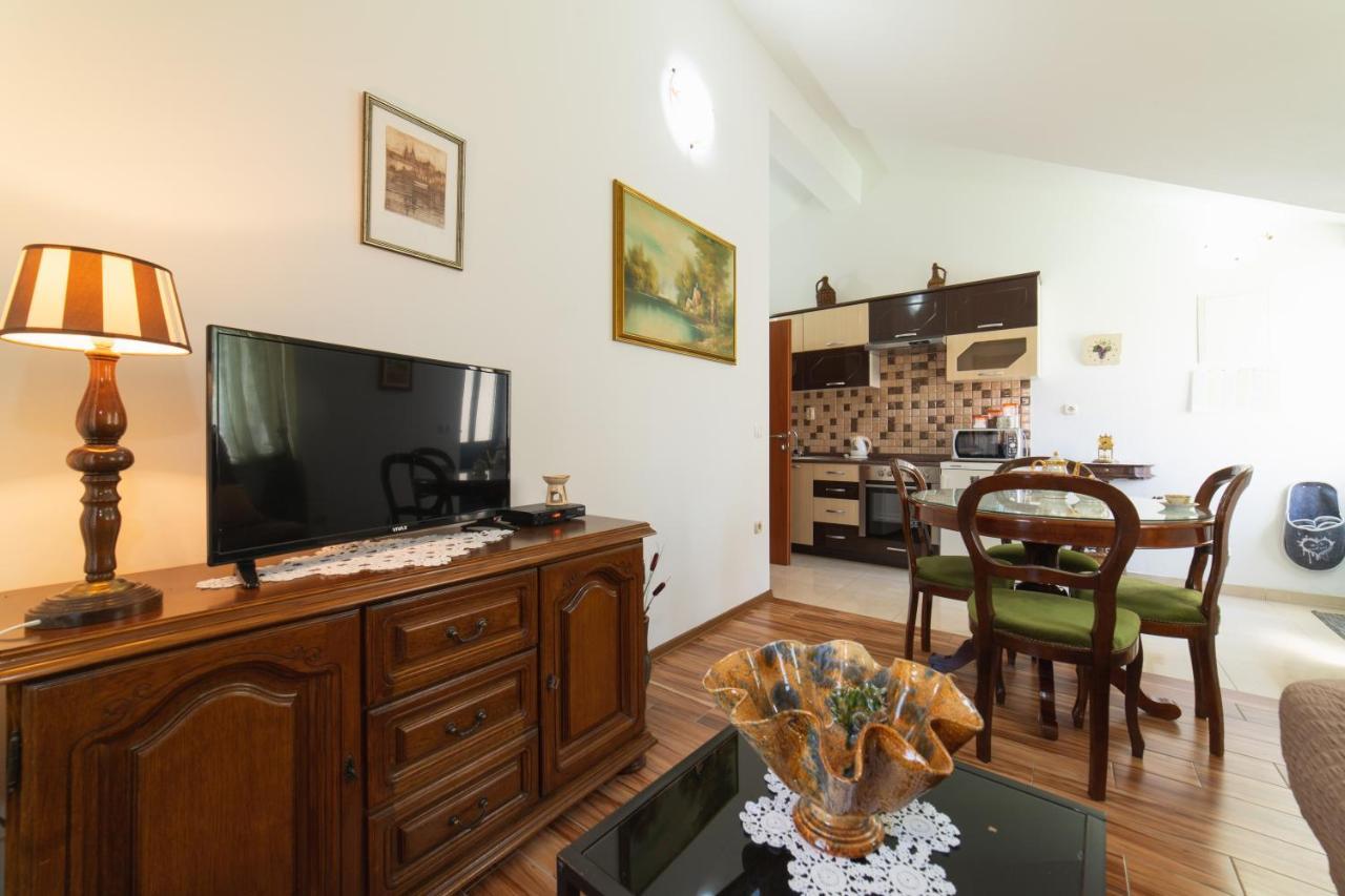 Apartments Villa Mira Kaštela Eksteriør bilde