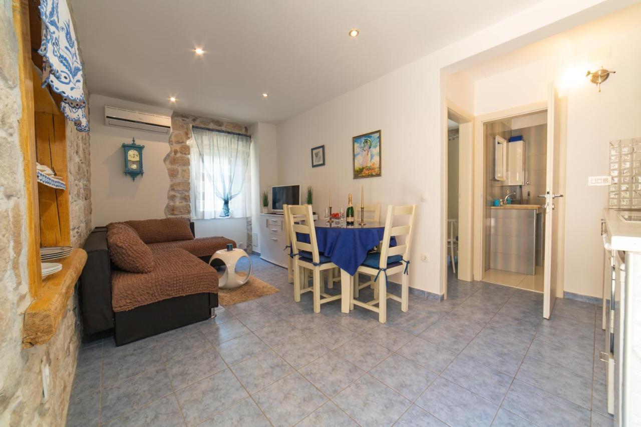 Apartments Villa Mira Kaštela Eksteriør bilde