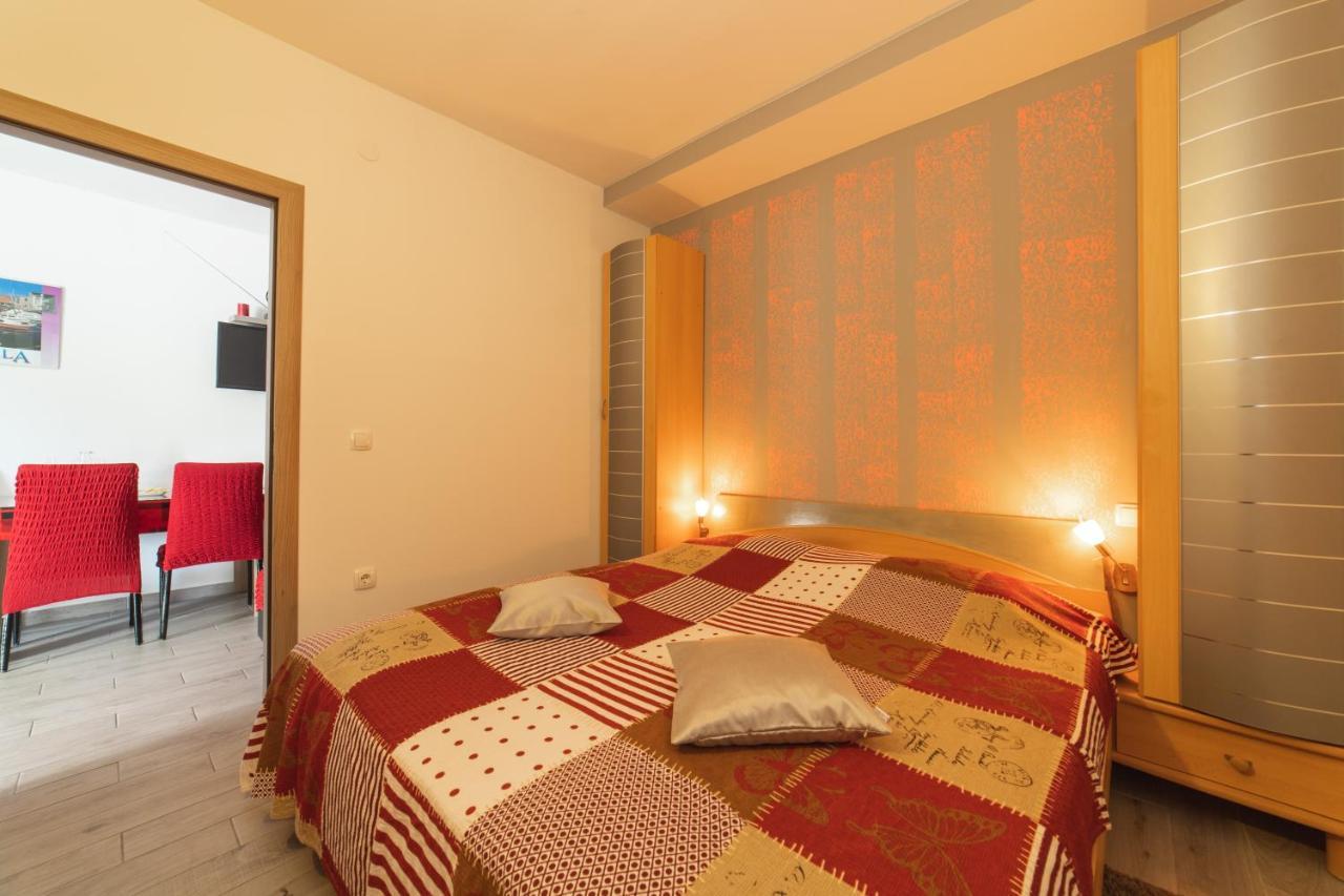 Apartments Villa Mira Kaštela Eksteriør bilde