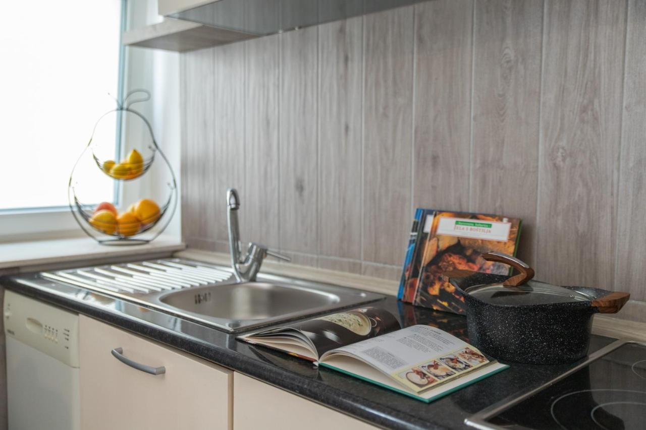 Apartments Villa Mira Kaštela Eksteriør bilde